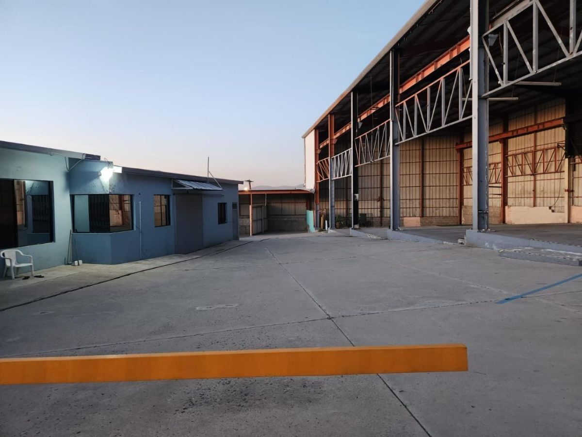 Bodega amplia en VENTA en Cucapah - foto 5