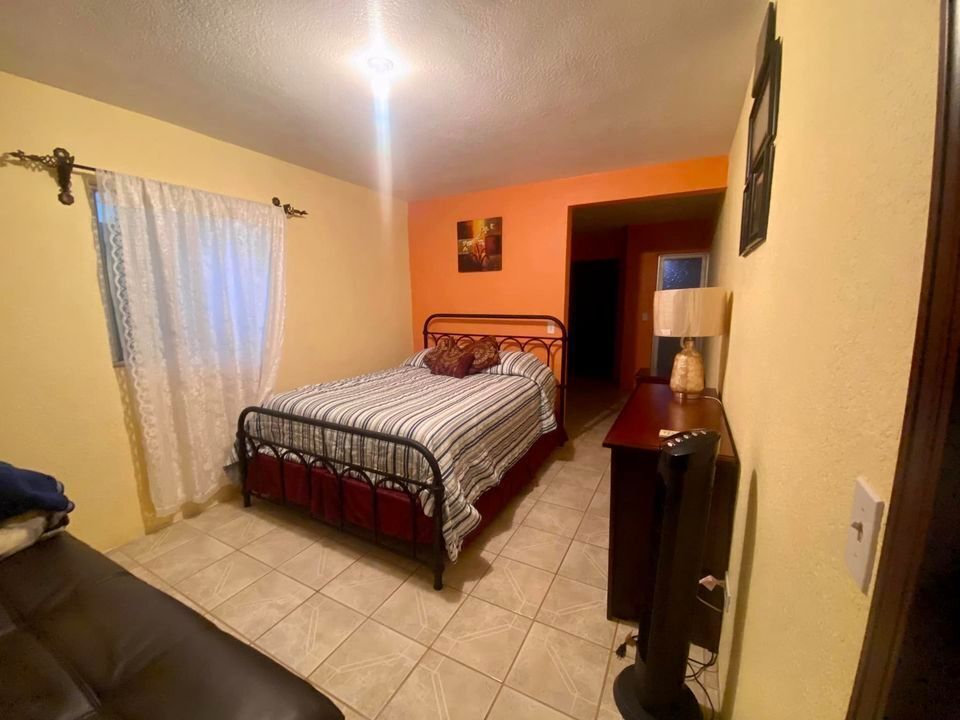 Planta baja, Habitacion con baño completo.