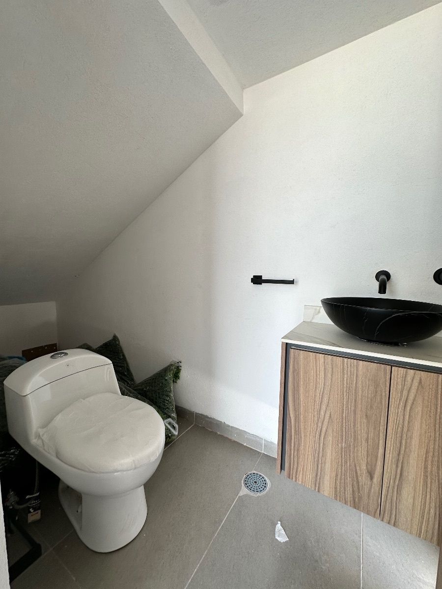 13 de 15: Baño de visitas