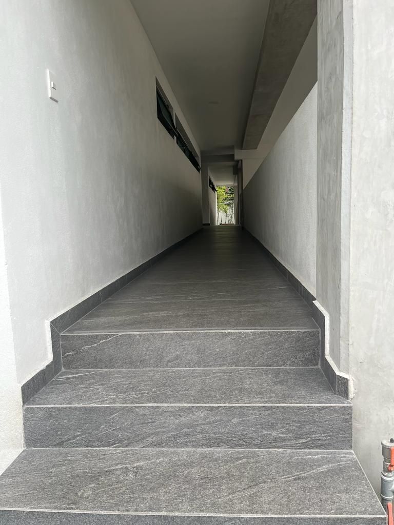 22 of 30: pasillo de ingreso al condominio