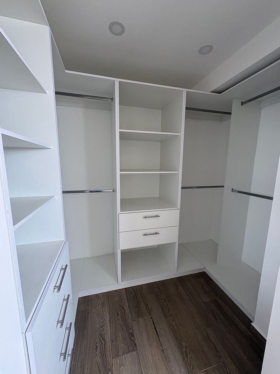 9 of 30: Walk-in-closet
