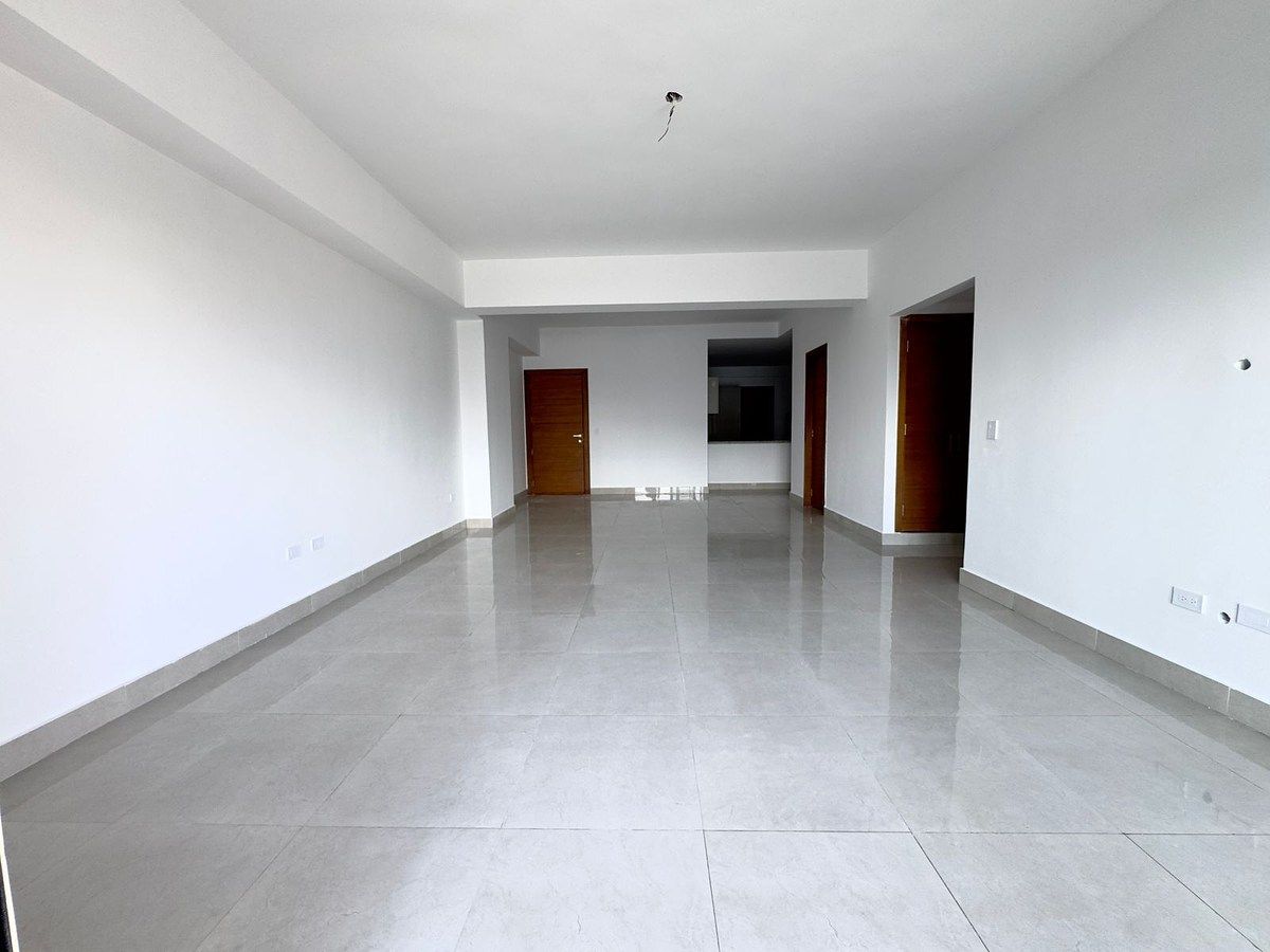 Apartamento de 3 Habitaciones con Terraza en Ubicación Privilegiada, foto 1 de 11