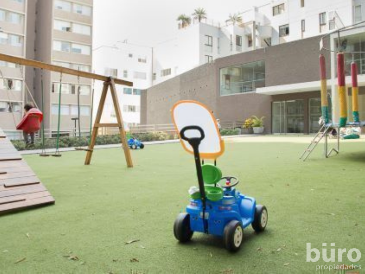 20 de 25: Áreas comunes: gran jardín con juegos para niños