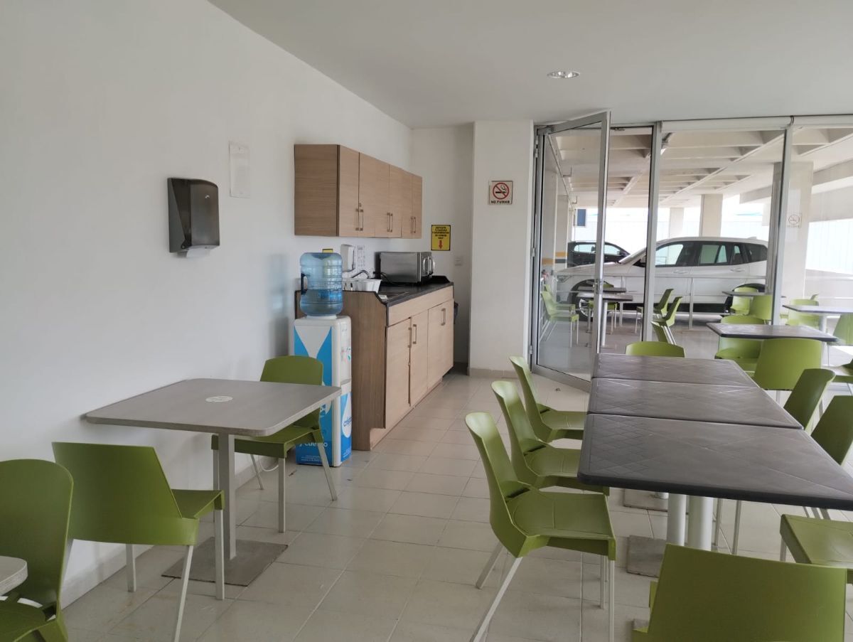 12 de 18: Area de comedor interno  para inquilinos  piso 6