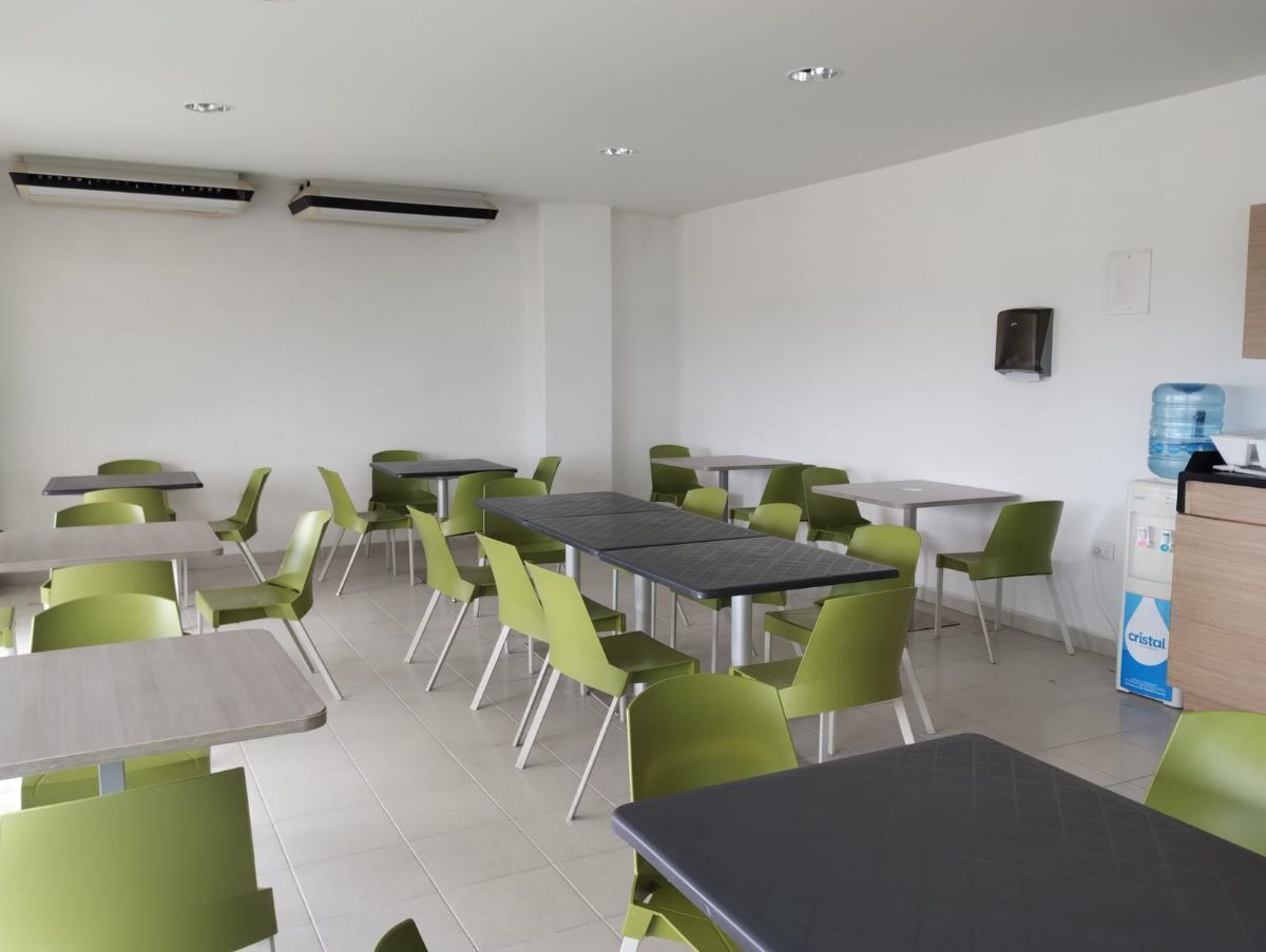 13 de 18: Area de comedor interno  para inquilinos  piso 6