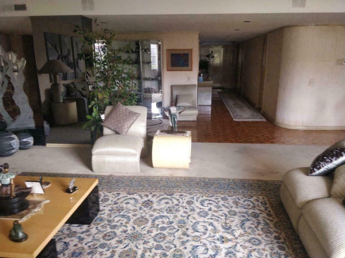 235, Sierra Chalchihui, Lomas de Chapultepec, 11000 con 3 Recámaras, 364 Metros Cuadrados, 3 Baños y 3 Puestos de Estacionamiento