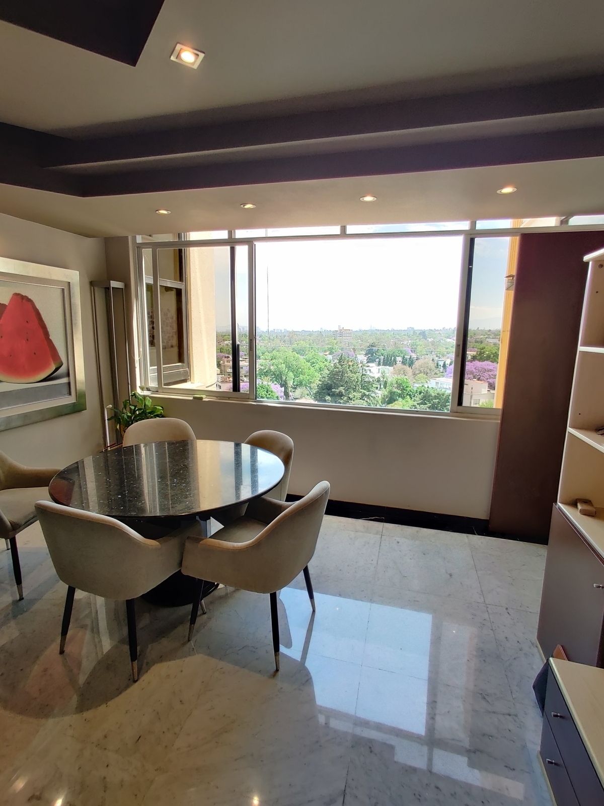 235, Monte Himalaya, Lomas de Chapultepec, 11000 con 3 Recámaras, 3 Baños, 374 Metros Cuadrados y 4 Puestos de Estacionamiento