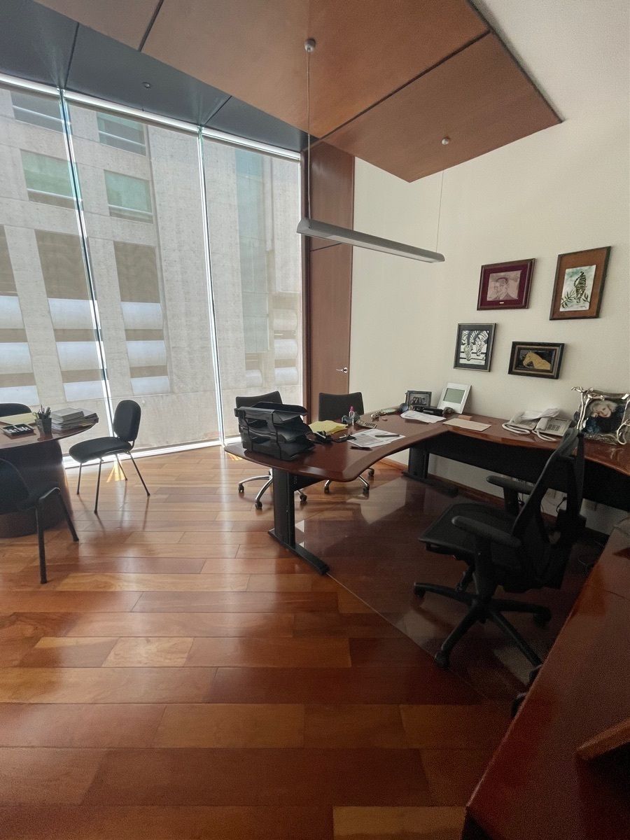 Oficina 2 Baños en Renta en Radiatas | 164m² | Luxxu