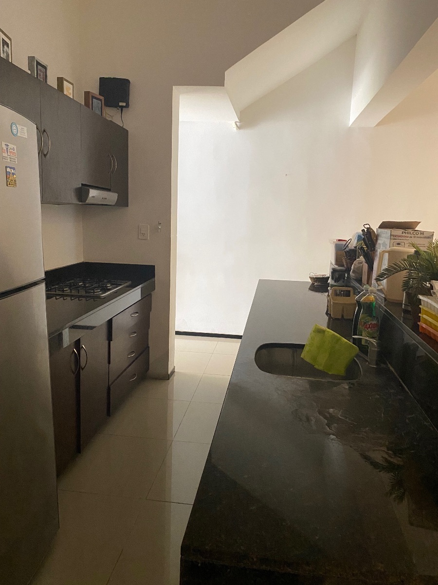 2 of 17: Cocina con barra