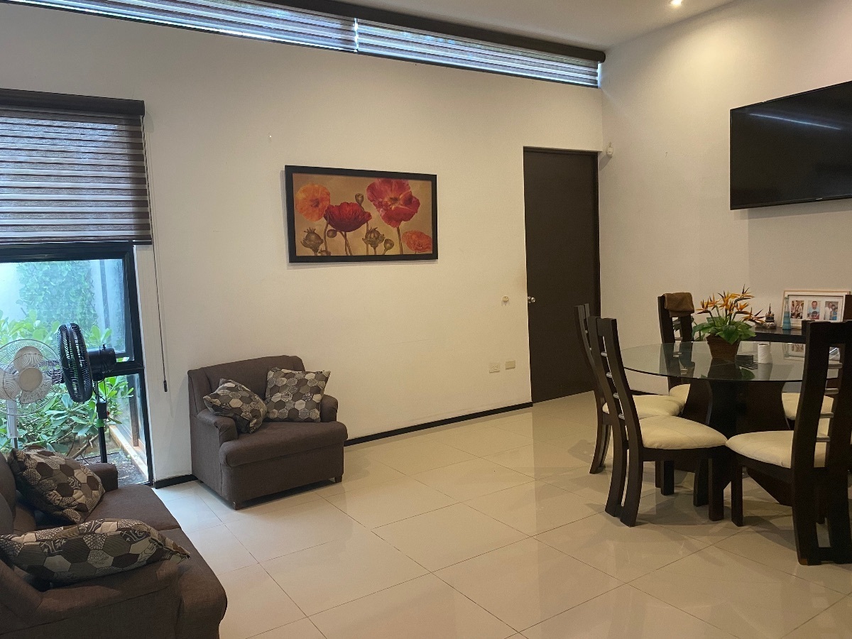 5 of 17: Sala
