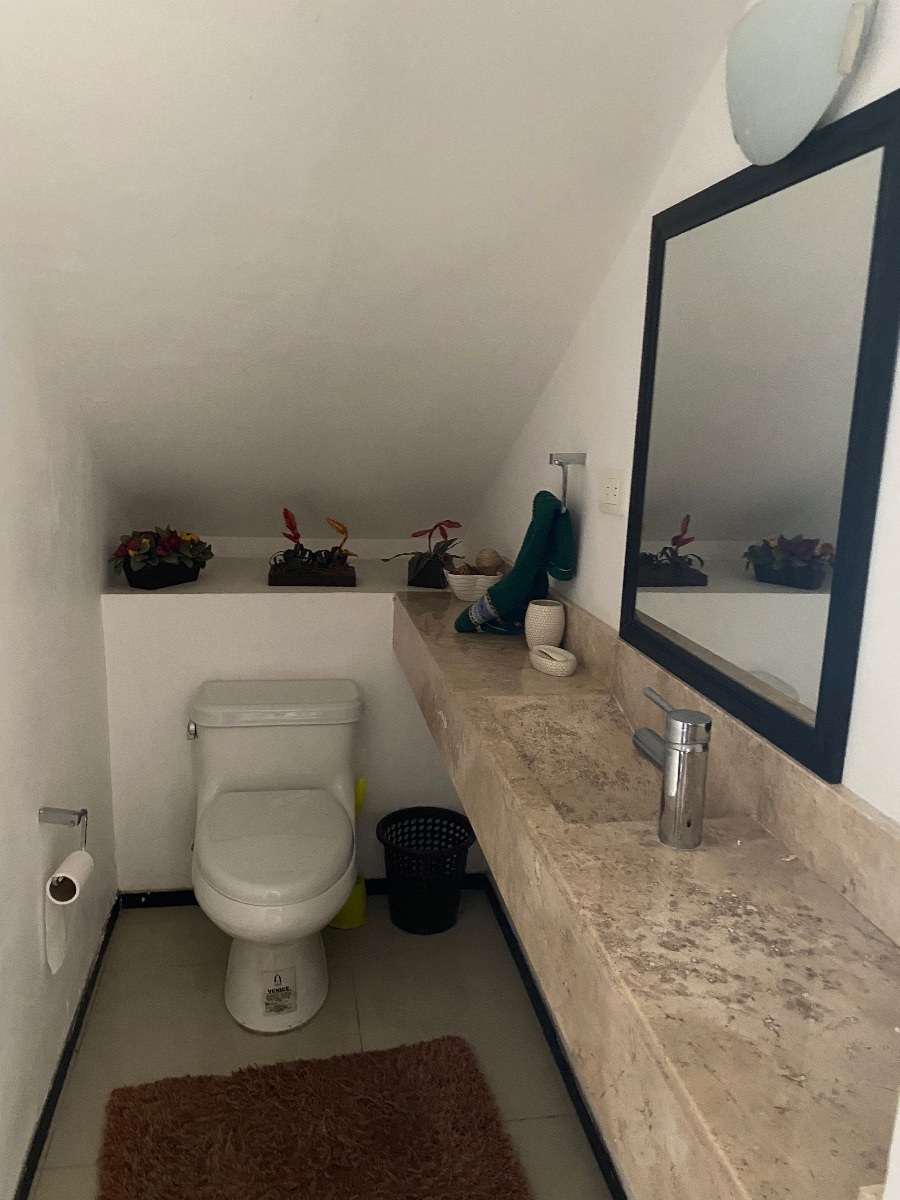 4 of 17: Medio baño