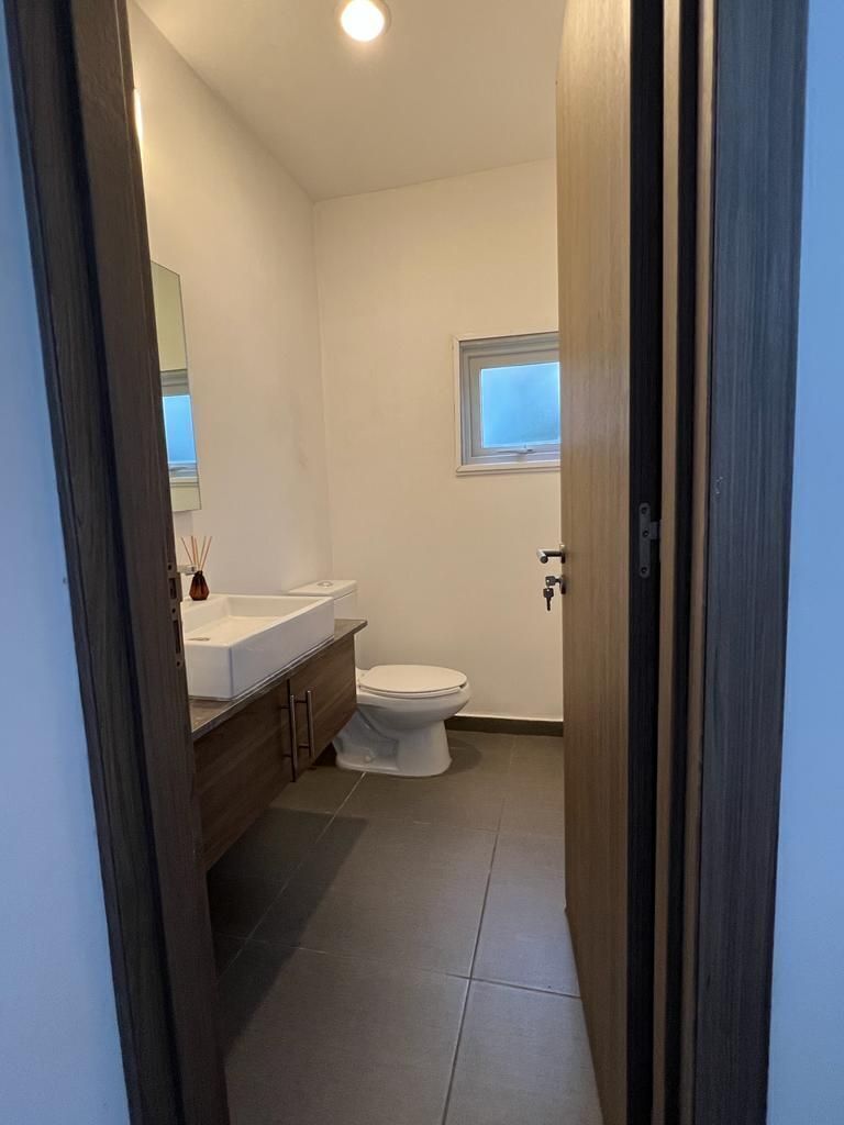 12 de 26: Medio Baño