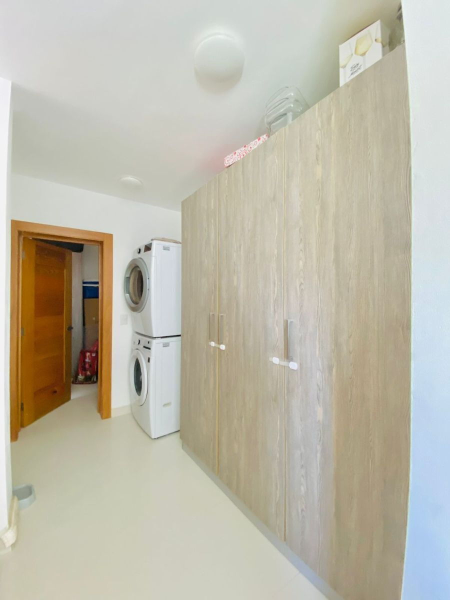 4 de 21: Laundry area