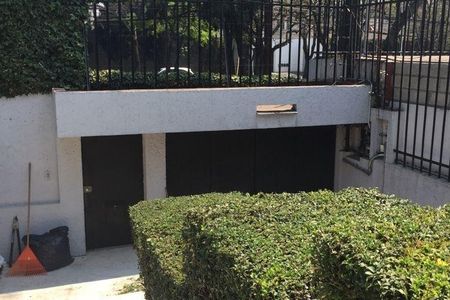 Se vende casa como terreno  en reforma en lomas Chapulteoec para remodelar