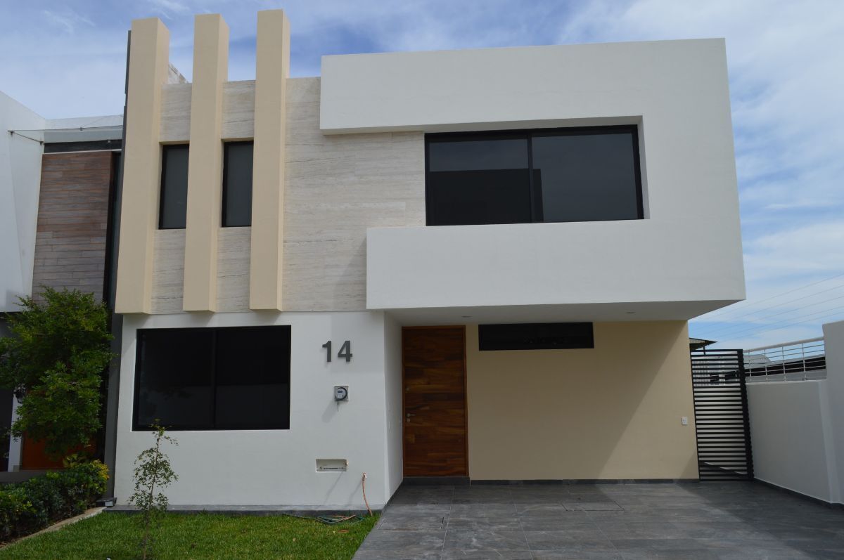 1 de 38: FACHADA PRINCIPAL
