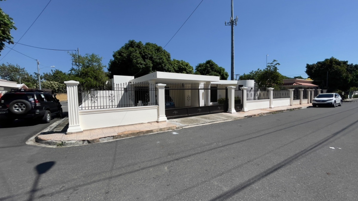 1 de 46: Frente de la casa