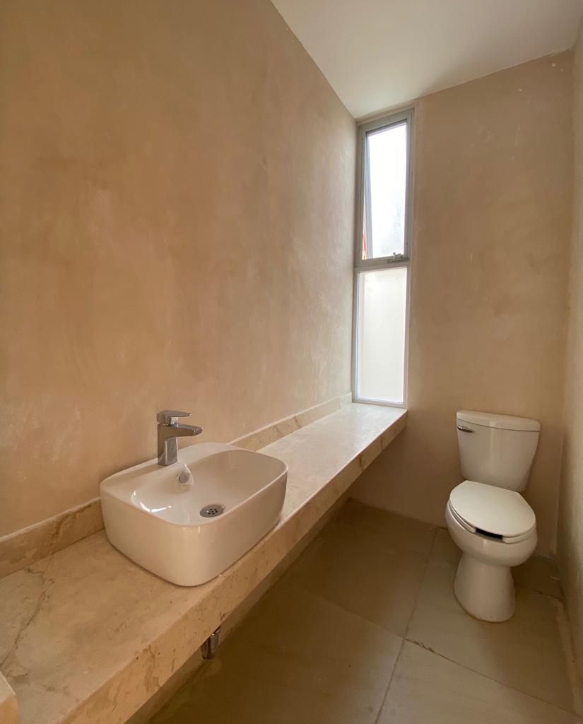 4 de 12: Baño de visita