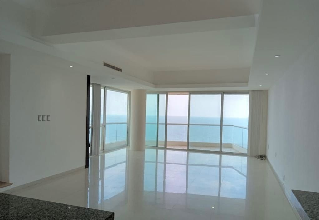 4 of 21: Hermosa vista