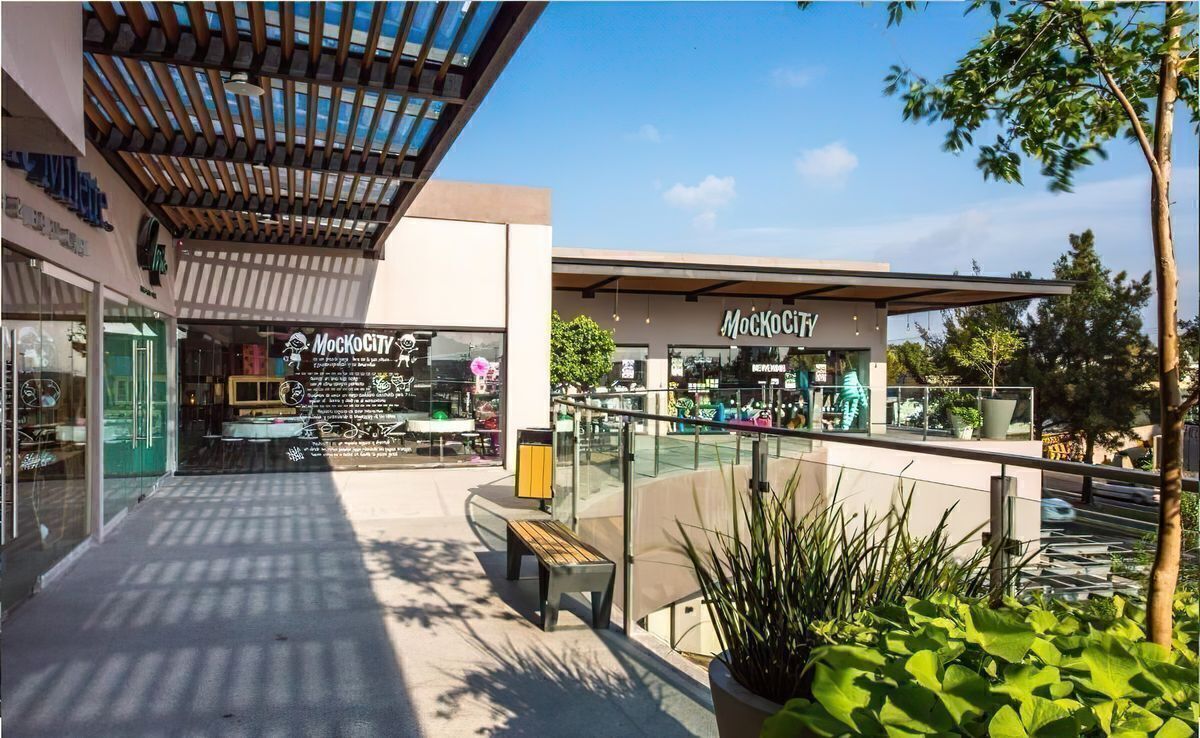 1 of 15: Local comercial en plaza DLucca Valle Real Zapopan.