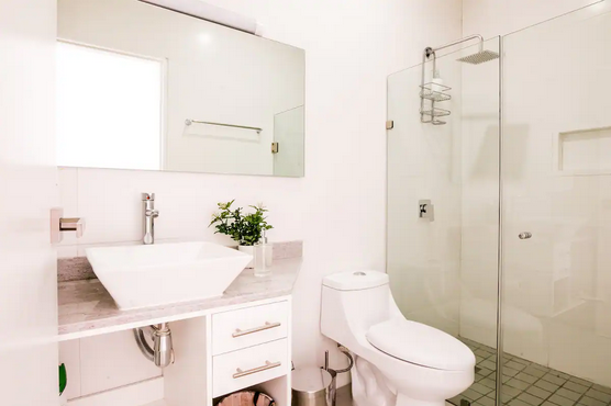 14 de 17: Baño recámara secundaria y área común
