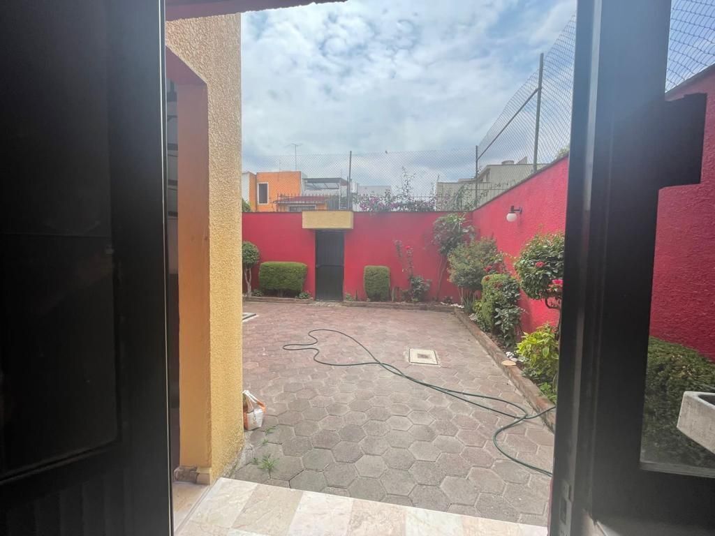 17 de 24: PATIO TRASERO