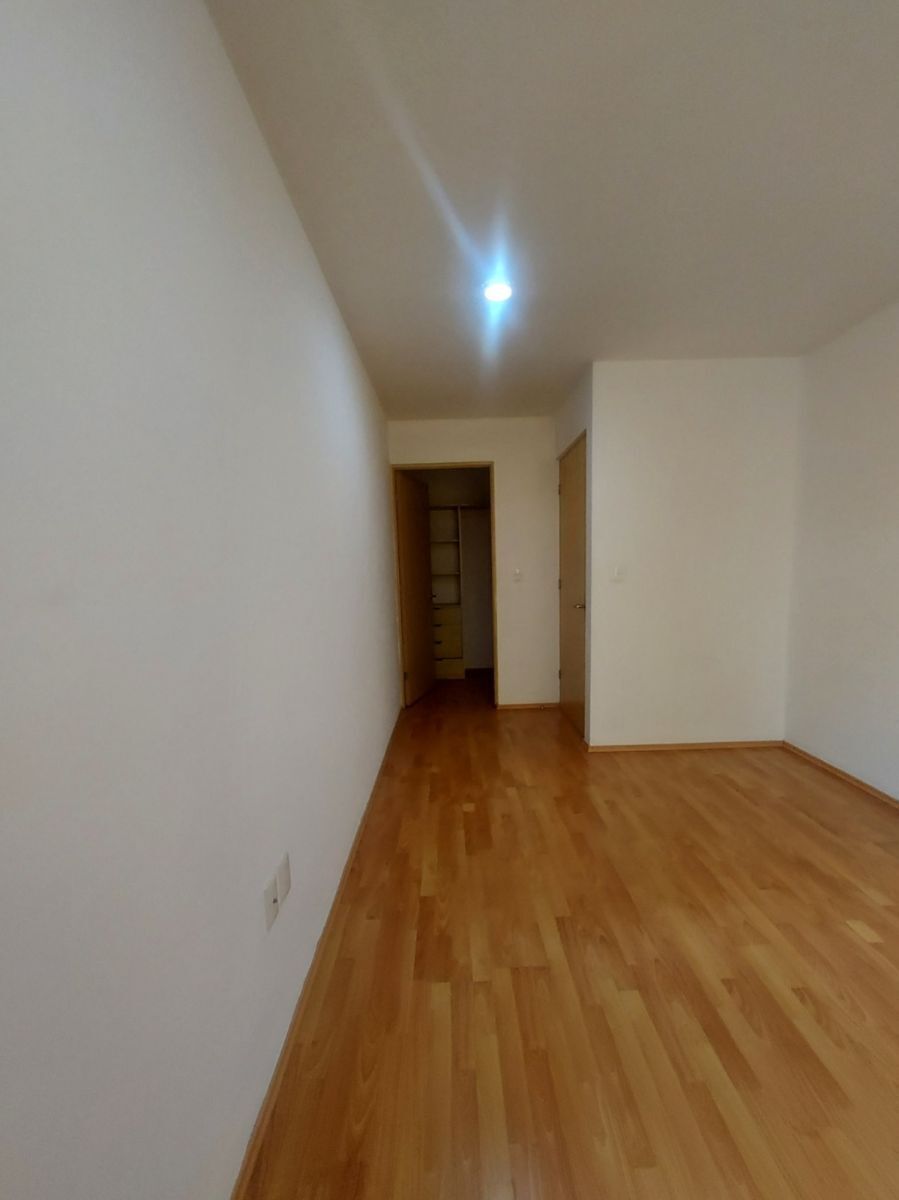 RECAMARA PRINCIPAL CON BAÑO COMPLTO Y WALKING CLOSET