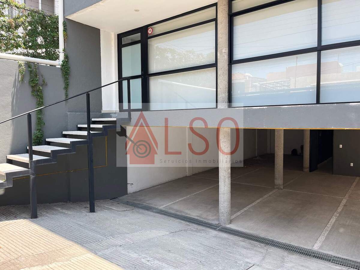 4 de 21: Escaleras acceso a casa