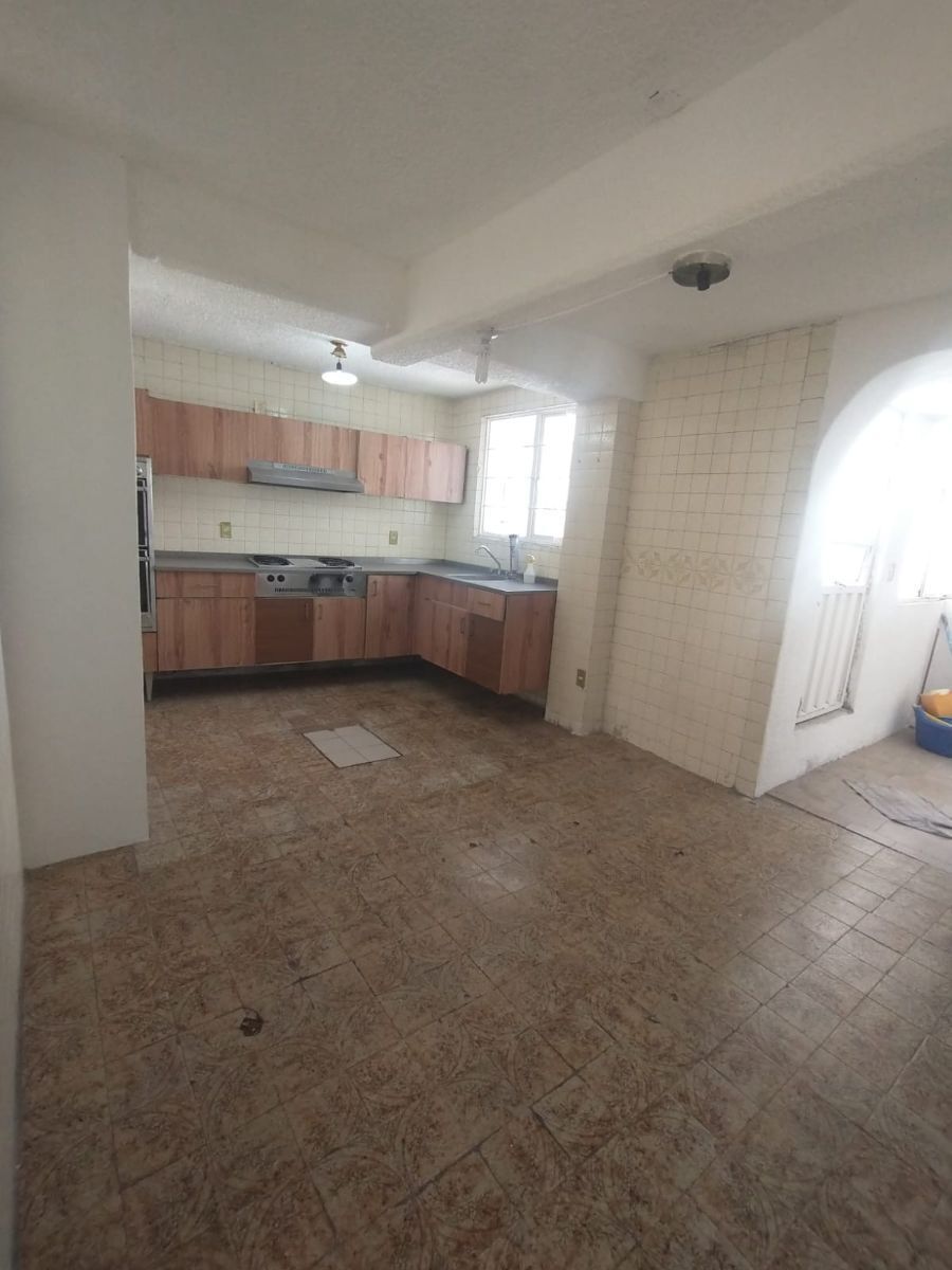 3 de 25: Cocina con espacio para antecomedor.