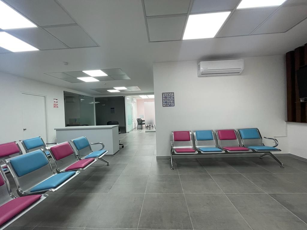 14 de 22: Sala de espera en segundo nivel