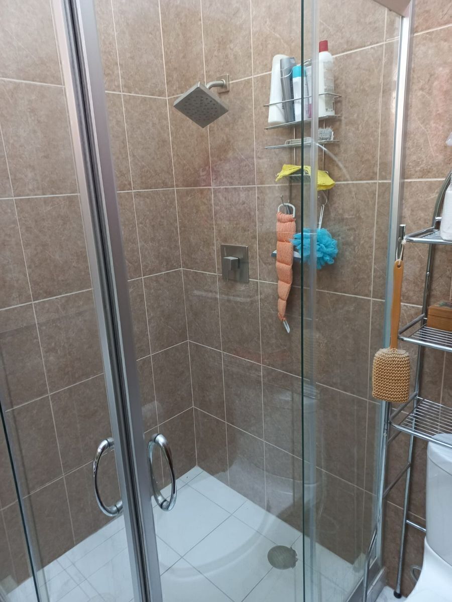 17 de 21: Cristal templado en baños.