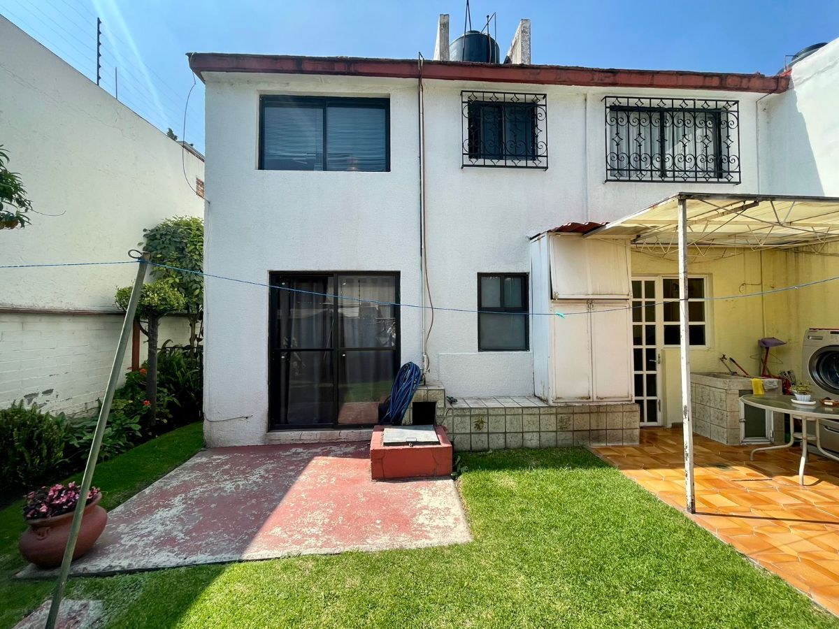19 de 22: Jardín posterior a la propiedad