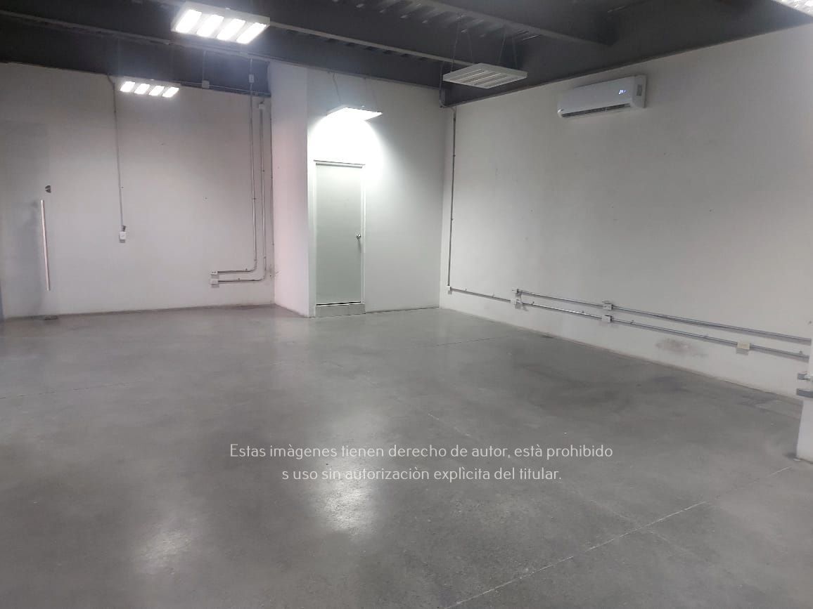 2 of 14: Local en RENTA Central Plaza 97m2