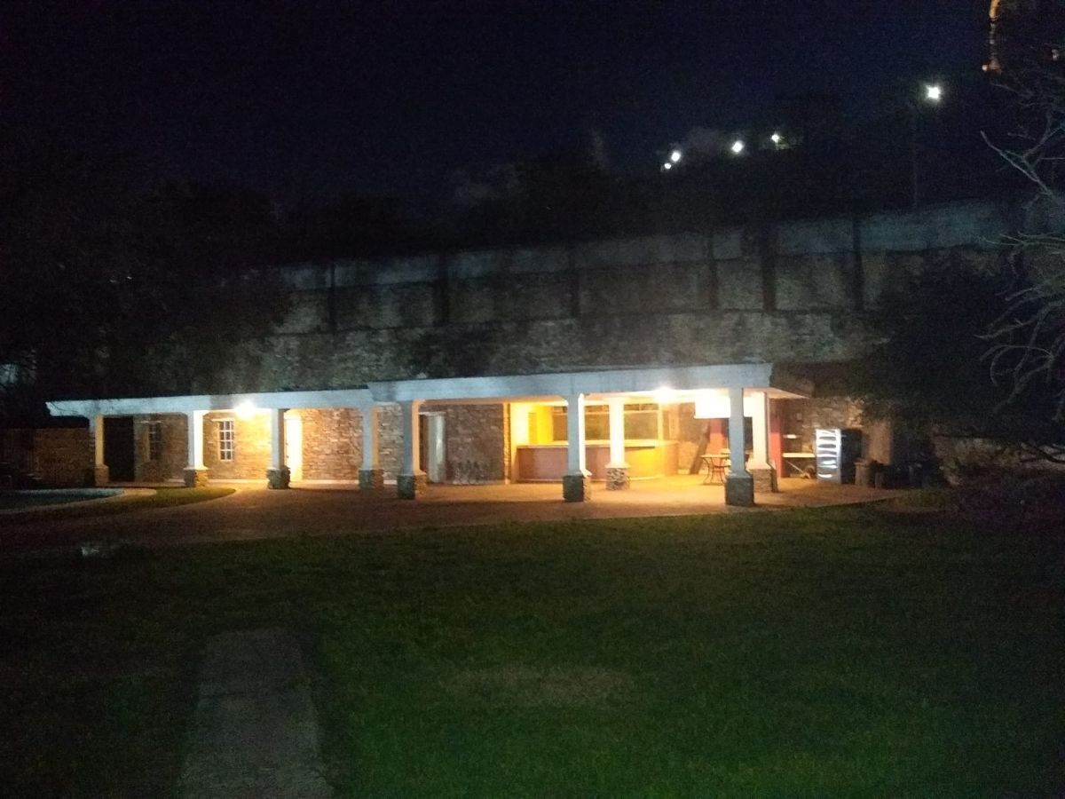 7 de 8: VISTA NOCTURNA DE JARDIN