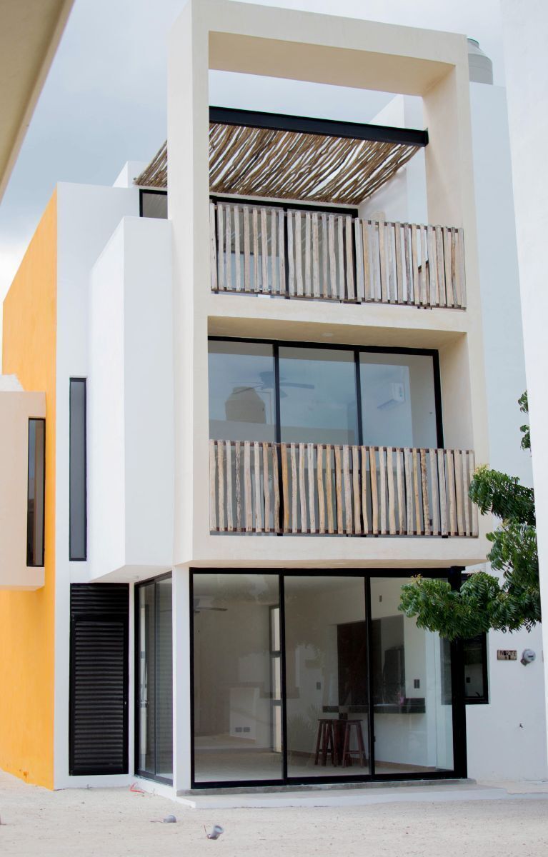 2 de 27: FACHADA DE LA VILLA NORTE