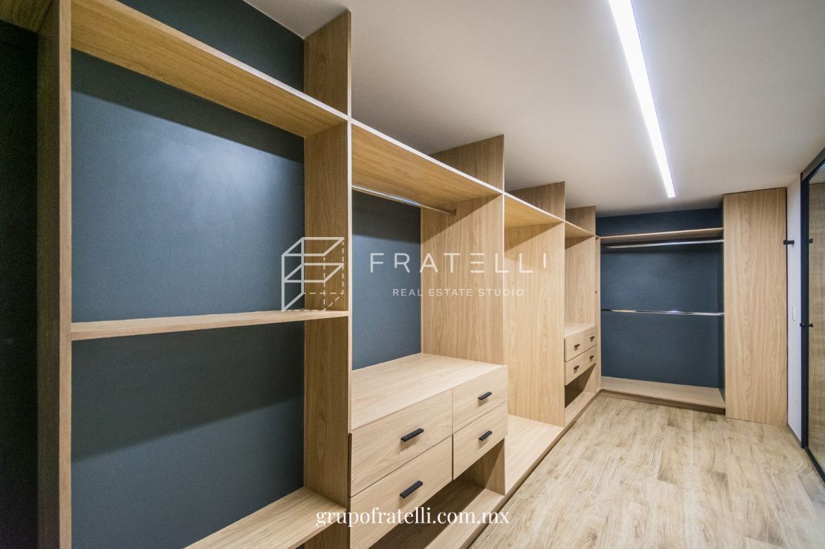 11 de 11: Vestidor habitación principal
