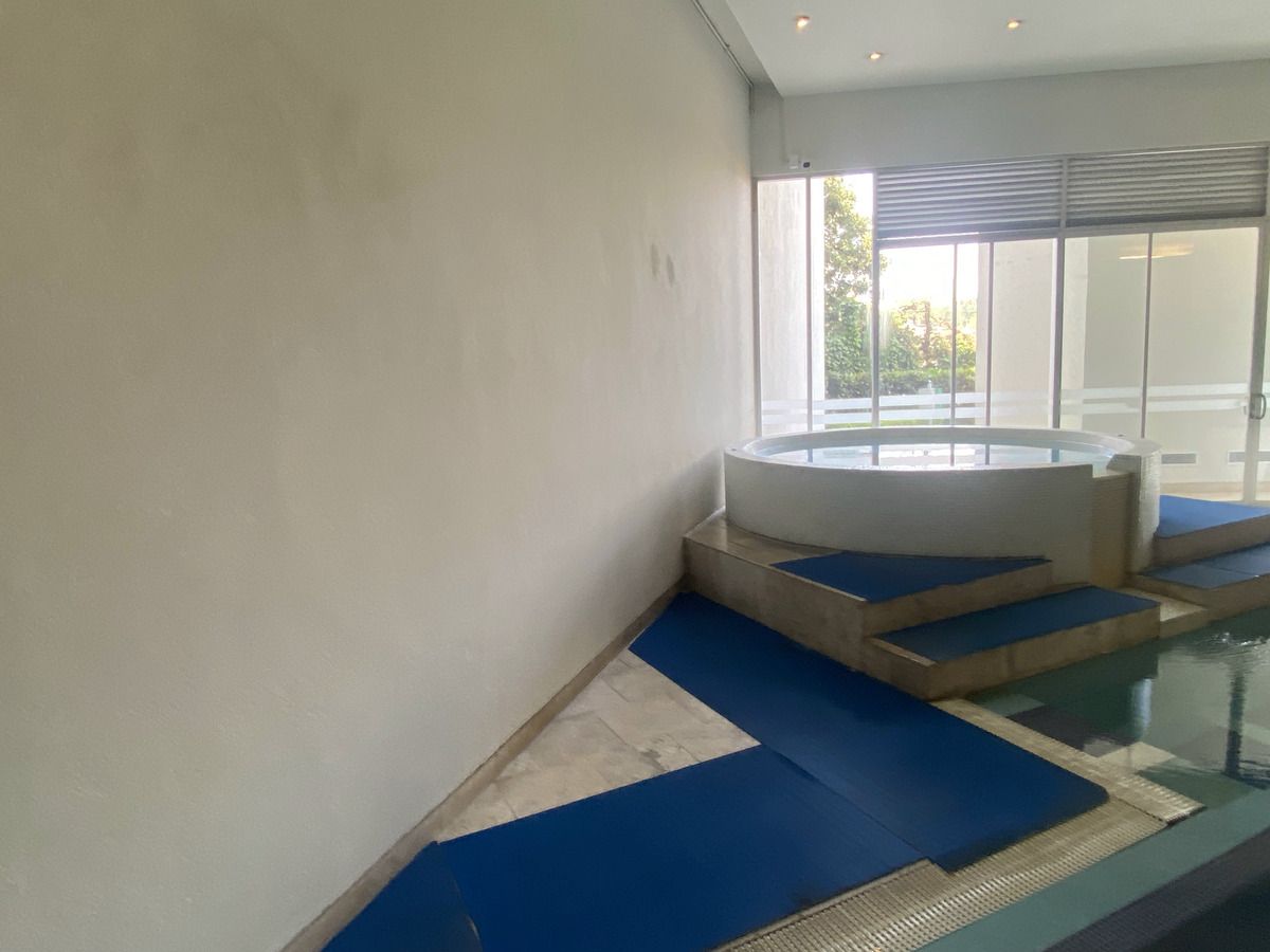 22 de 24: Jacuzzi