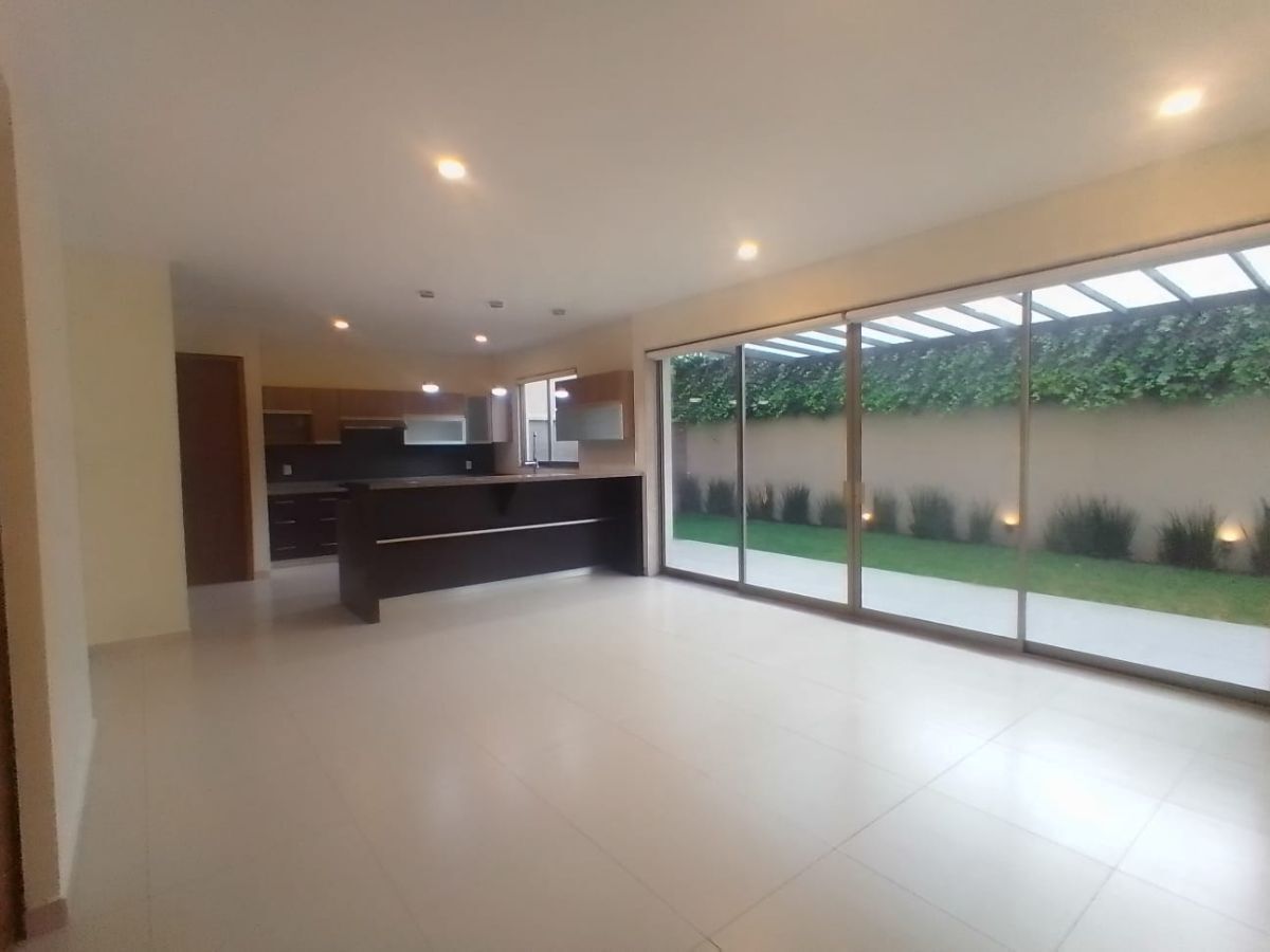 8 de 32: Espacio para comedor con acceso directo a la cocina