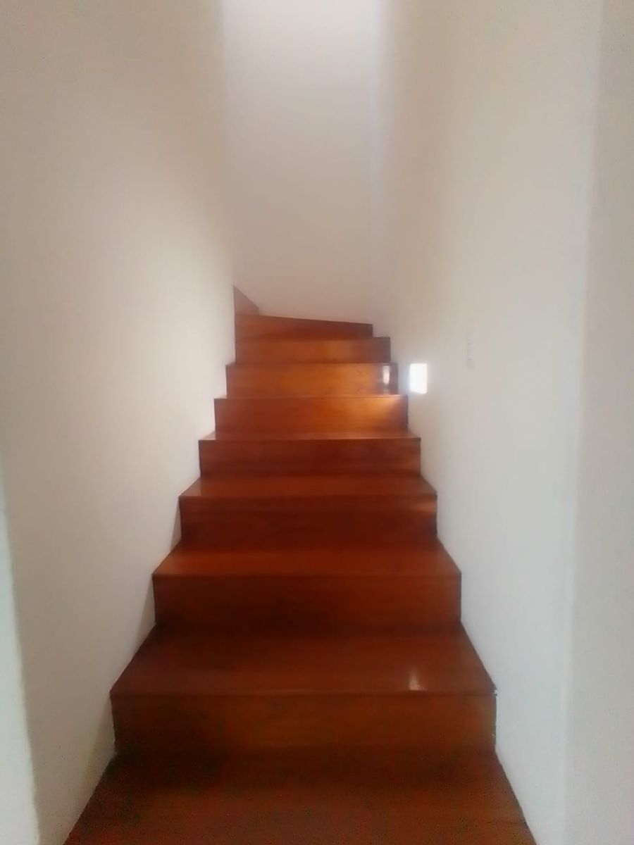 13 de 32: Acabados en  madera.
