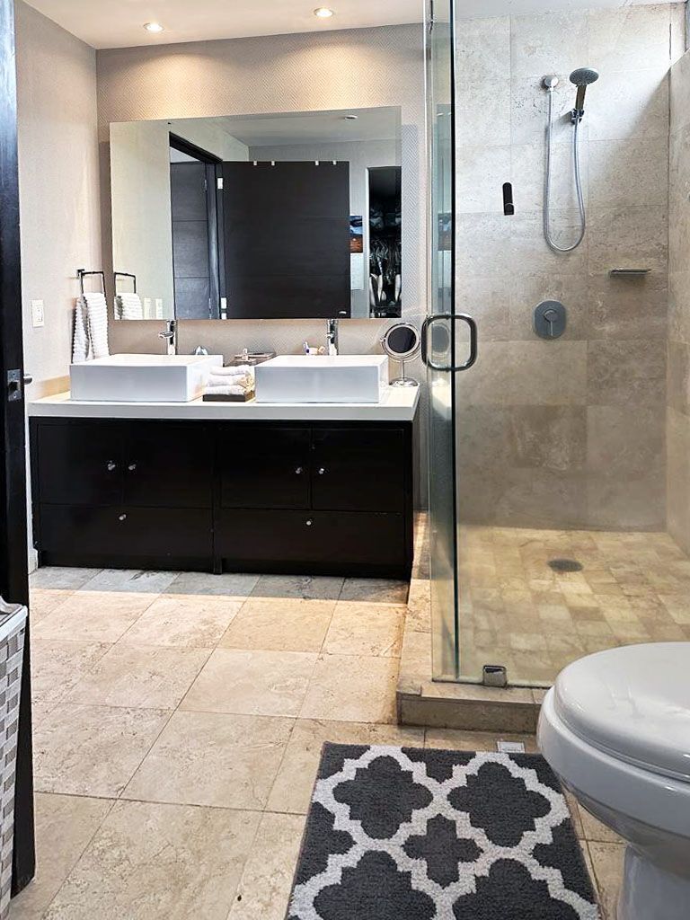 8 of 20: Baño principal