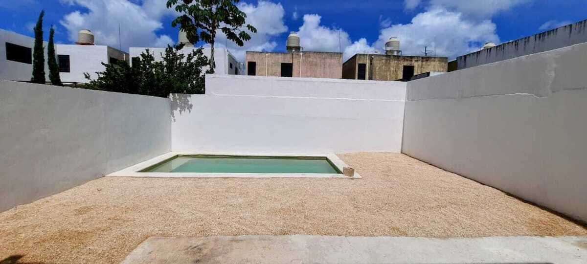 2 de 23: Patio amplio con piscina