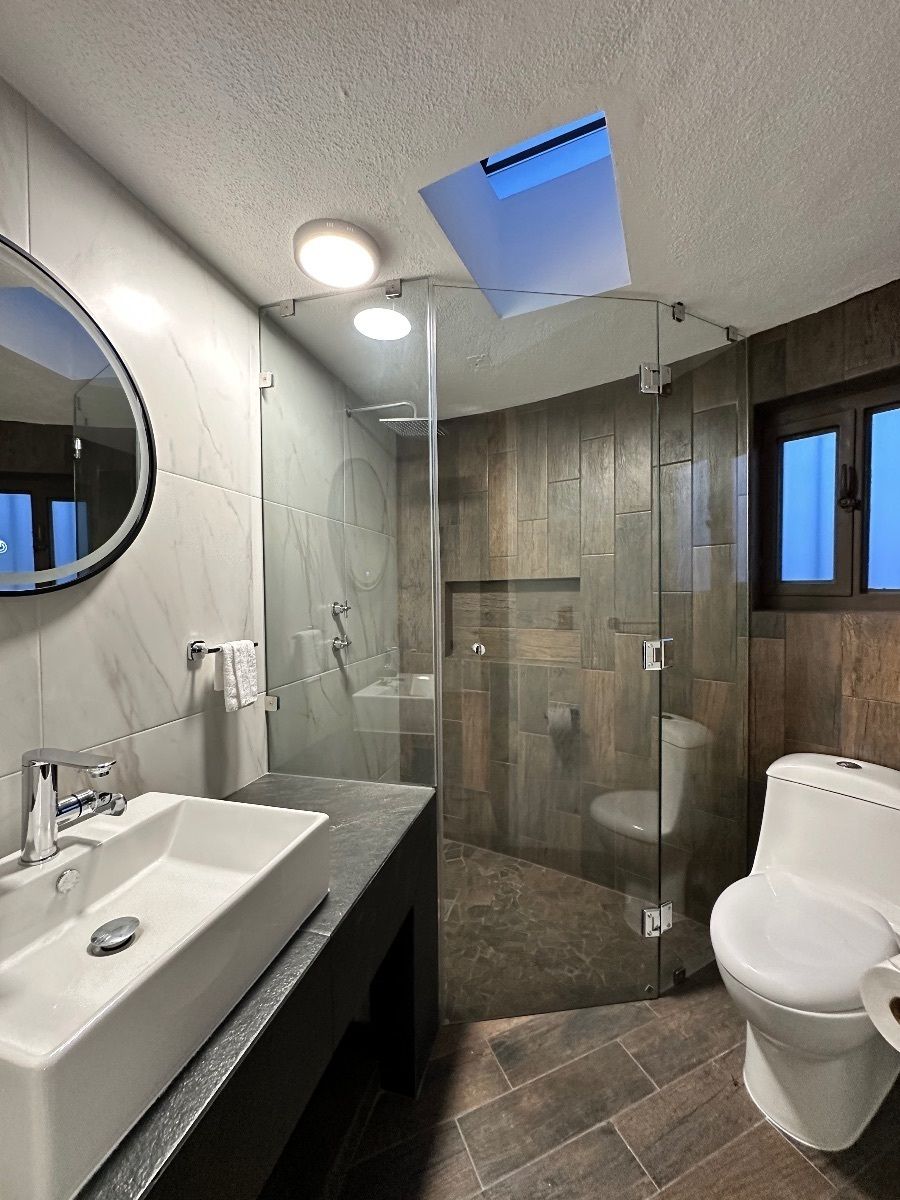 4 of 14: Baño principal