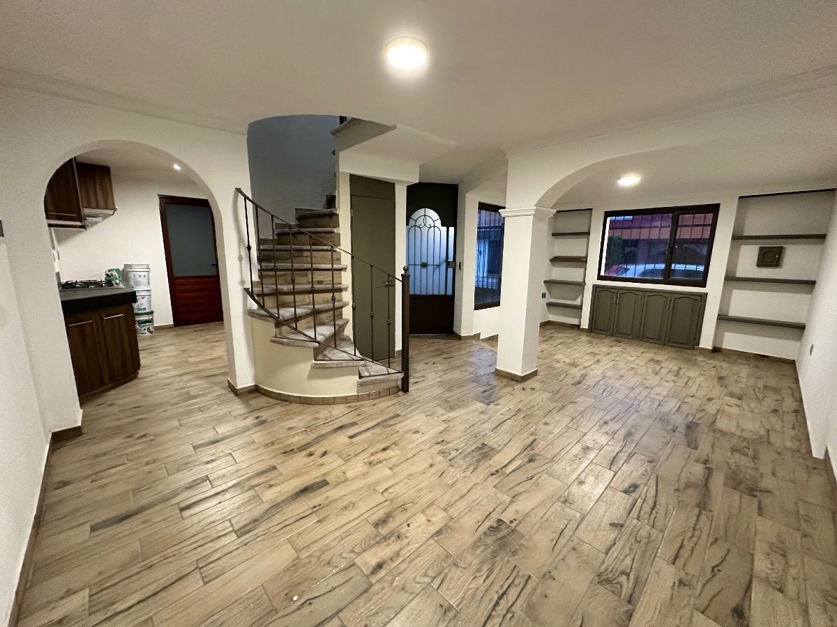 9 of 14: Vista desde el comedor