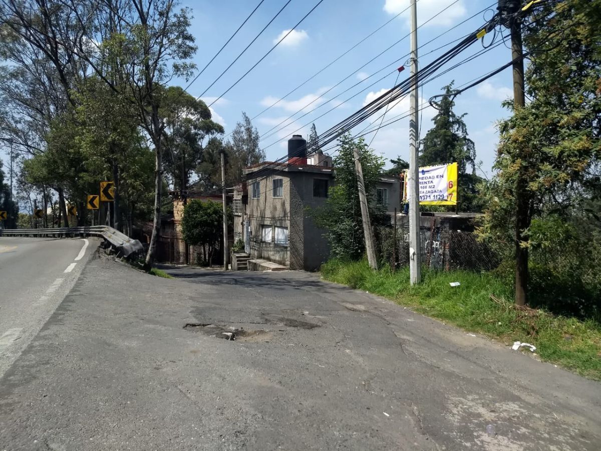 17 de 22: A pie de carretera