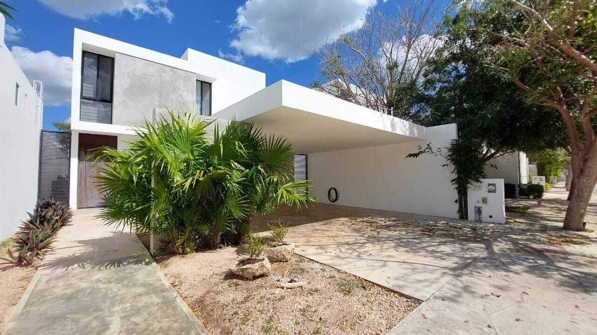 Casa en Venta en Privada San José Tulipanes, Cholul. Alberca y Amenidades, foto 1 de 46