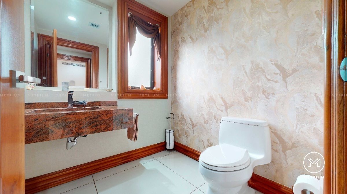 12 de 47: Medio Baño