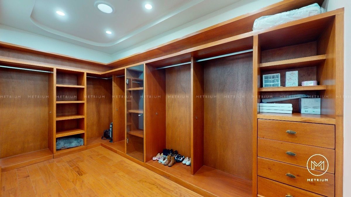 30 de 47: Armario de Recámara Secundaria 1