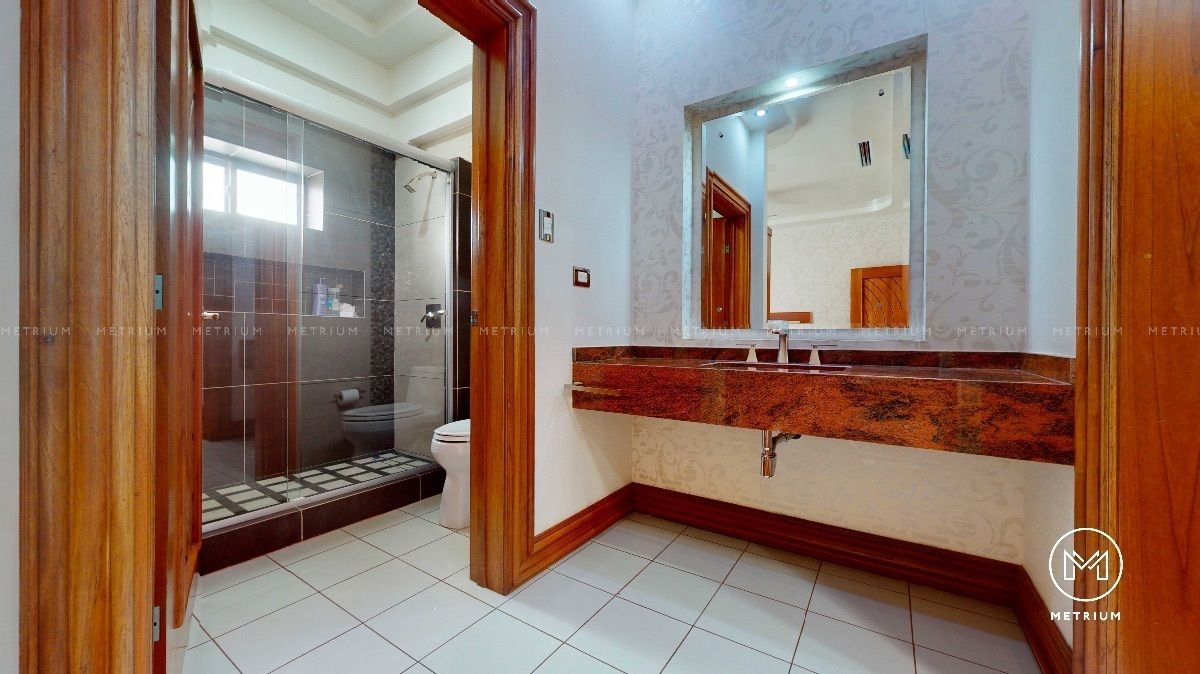 37 de 47: Baño Recámara Secundaria 2