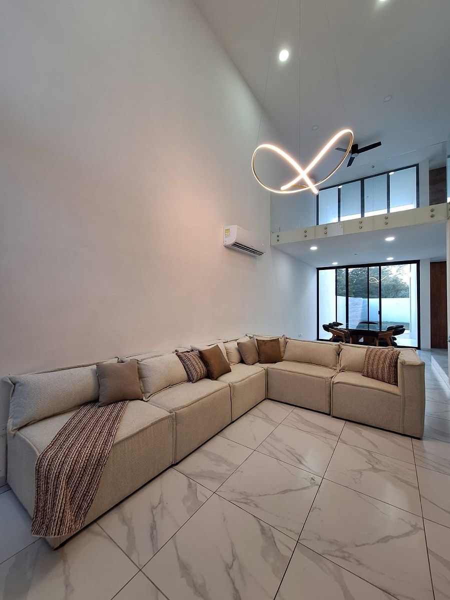 HOUSE WITH DOUBLE HEIGHT FOR SALE, photo 1 of 50