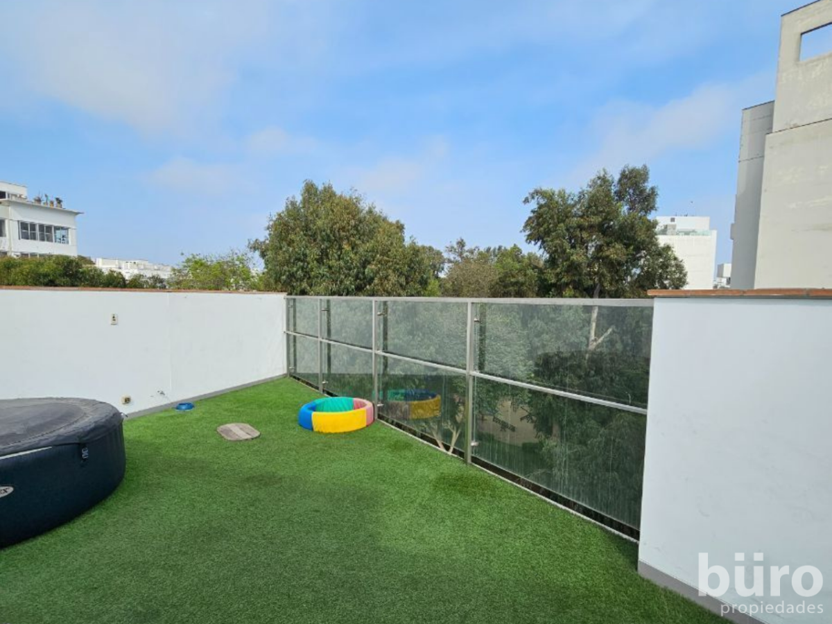 19 de 39: Terraza Privada del Dormitorio Principal con Vista a Parque