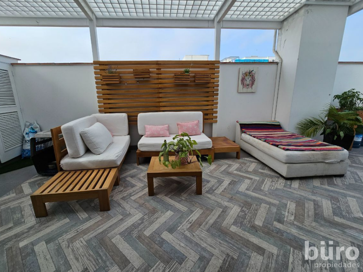 12 de 39: Terraza Privada del Dormitorio Principal con Vista a Parque